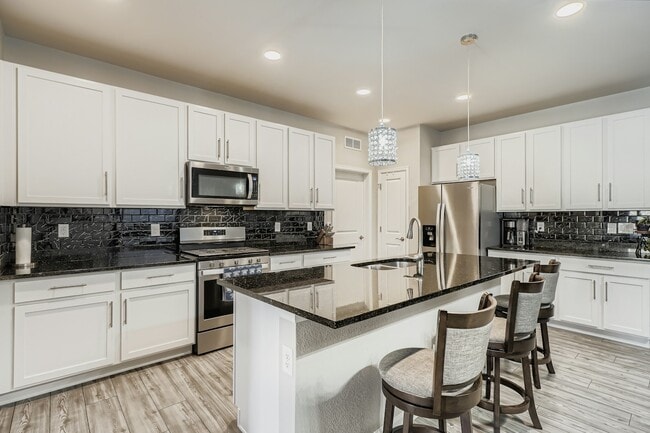 Building Photo - 8990 Birch Run Dr