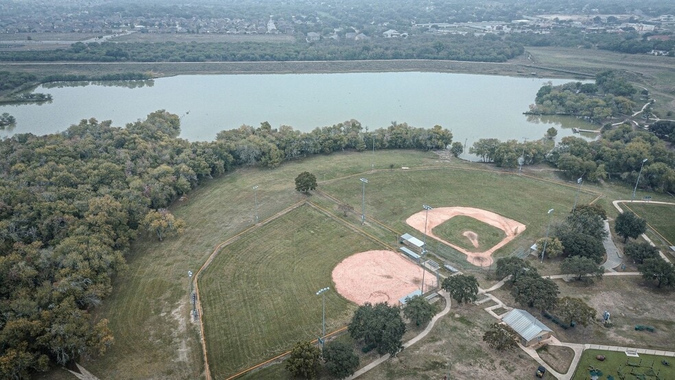 Building Photo - 11702 Welcome Dr