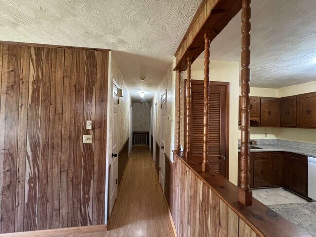 Building Photo - 4221 Valley Cir