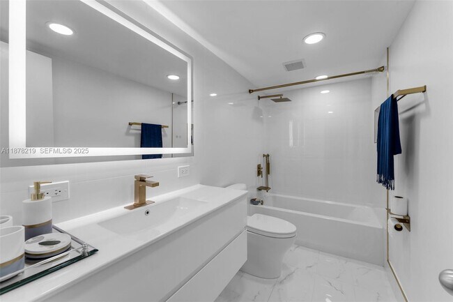 Building Photo - 13951 Kendale Lakes Cir