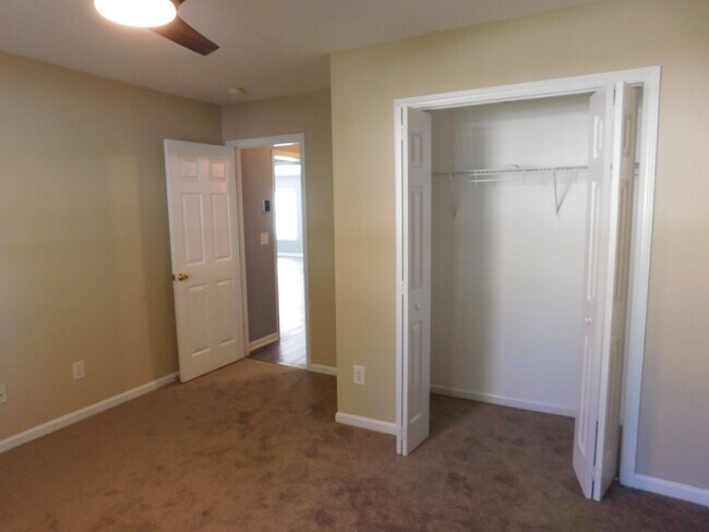 Building Photo - 205 Sellhorn Blvd