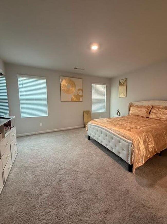 Building Photo - FOR LEASE- Townhome Nestled on a quiet dead-end road, perfect for those seeking privacy and peace...