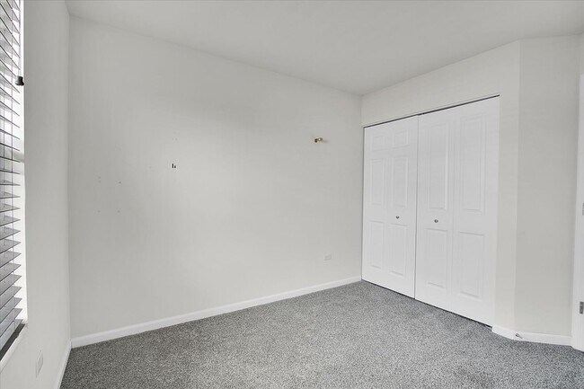 Building Photo - 29W710 Everton Dr