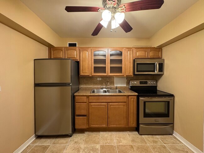 Building Photo - 7337 S South Shore Dr