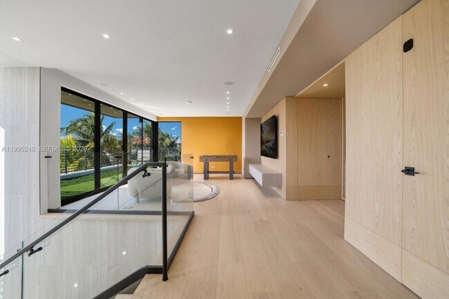 Building Photo - 641 Flamingo Dr