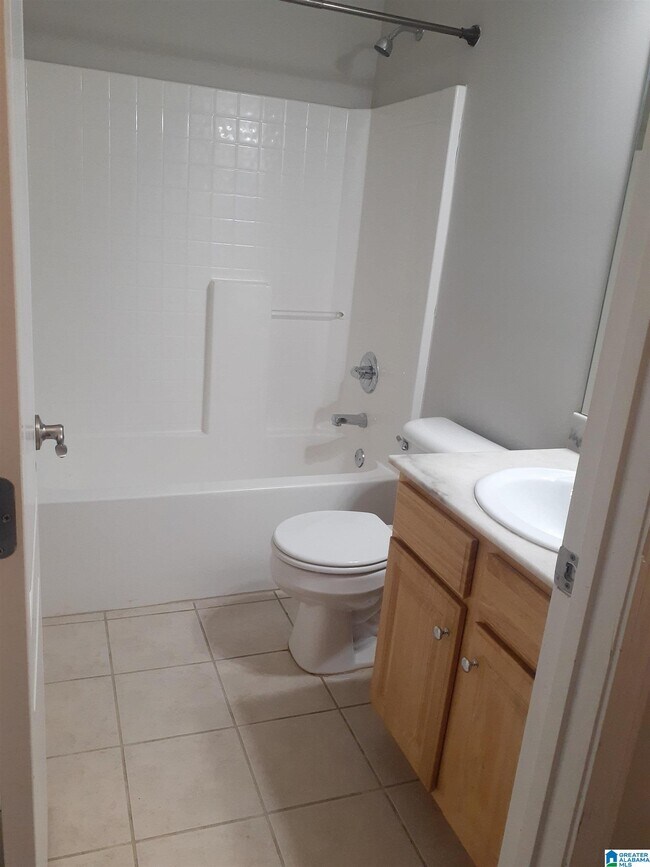 Building Photo - 265 Oxmoor Pl