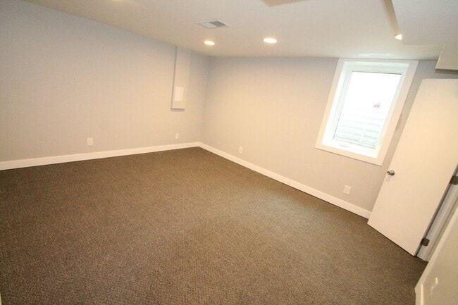 Building Photo - This 4br, 2bth home is for someone who wants way more than they pay for. SO Nice!