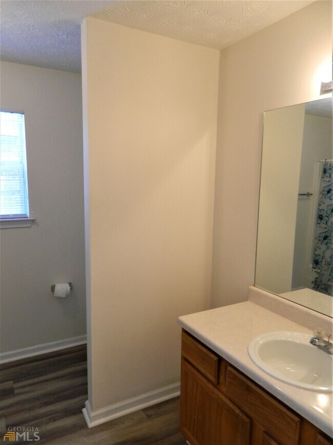 Building Photo - 20 Chantilly Pl