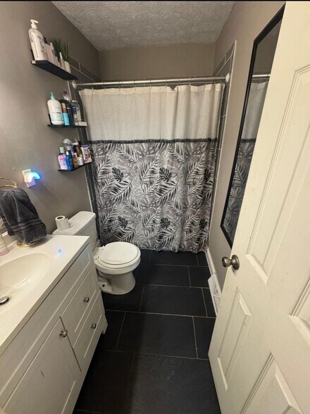 Building Photo - 108 Farmers Ln