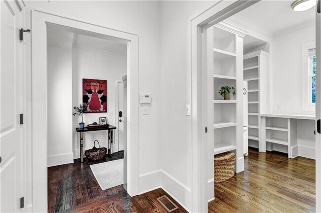 Building Photo - 3081 Rhodenhaven Dr NW