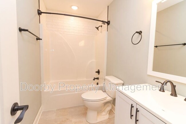 Building Photo - 4436 Oakwood Dr