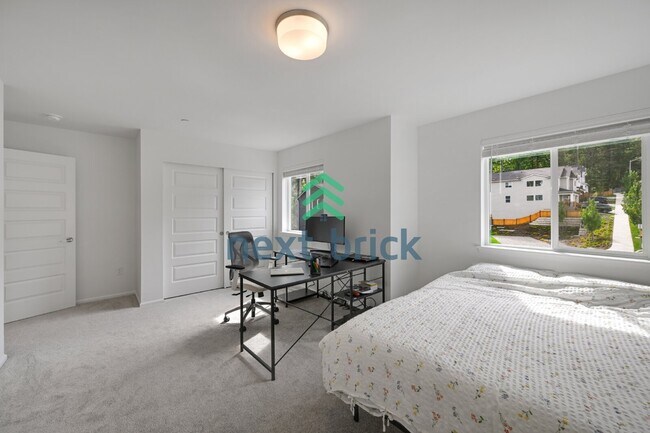 Building Photo - Spacious 5-Bed Retreat with 3.5 Baths in Beautiful Bothell – 2,989 Sq Ft of Comfort & Style!