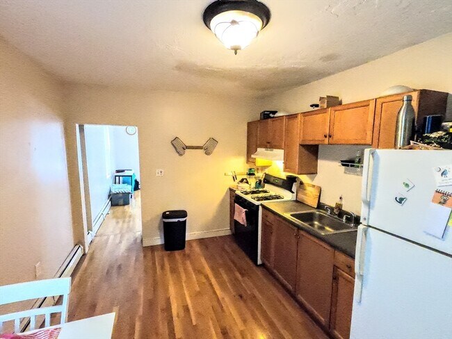 Building Photo - 20 Ashley St