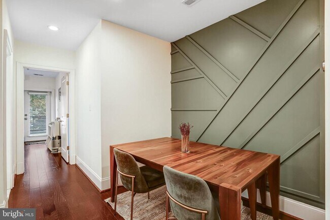 Building Photo - 3937 Davis Pl NW