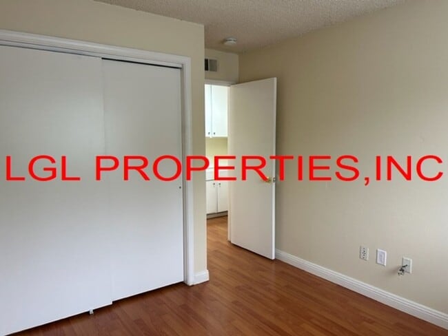 Building Photo - 1470 Pebblewood Dr