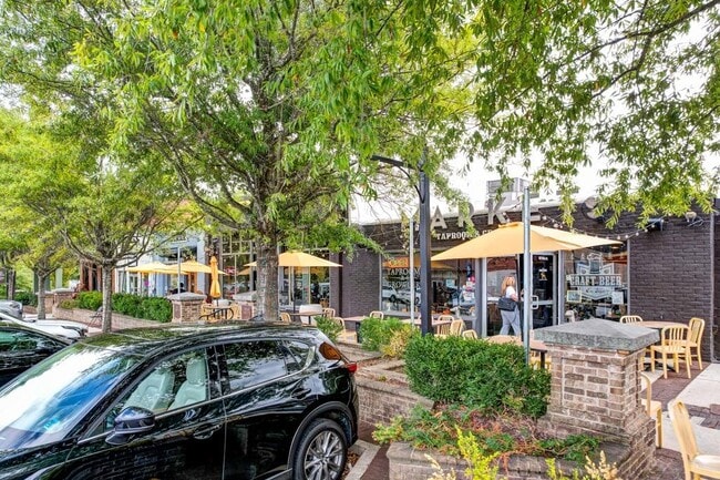 Building Photo - 144 1st Ave NW