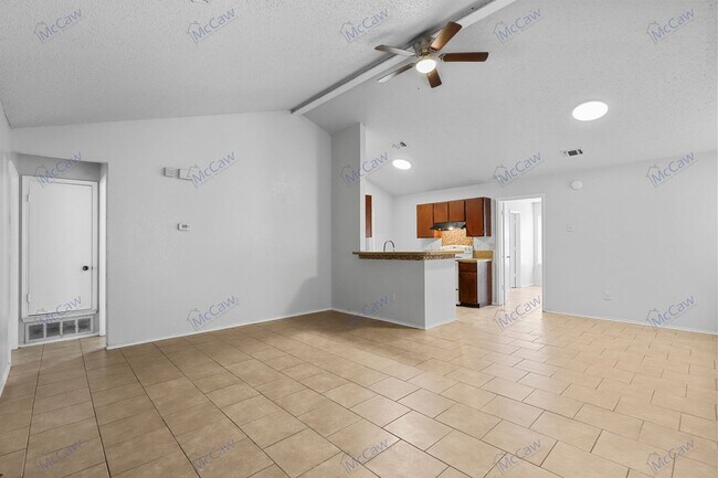 Building Photo - Cute 2/2 Duplex in Fort Worth!