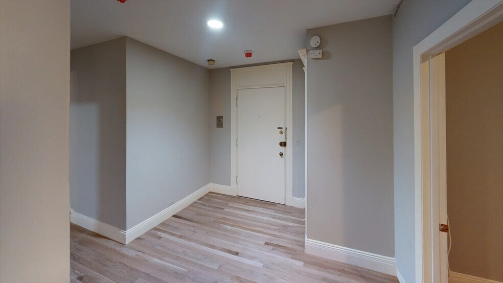 Building Photo - 461 Commonwealth Ave