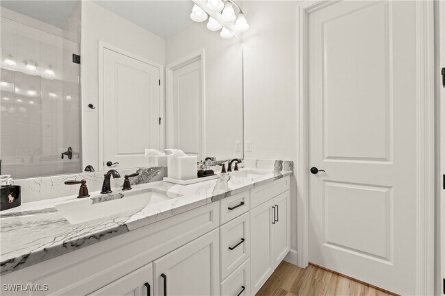 Building Photo - 6988 Saona CT