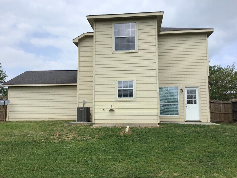 Building Photo - 13470 Miller Ln