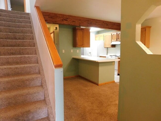 Building Photo - Redlands Escape - 2 Bedroom Condo with sunroom!