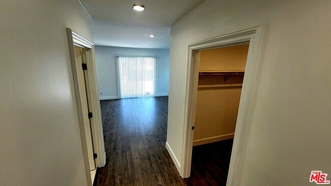 Building Photo - 17629 Burbank Blvd