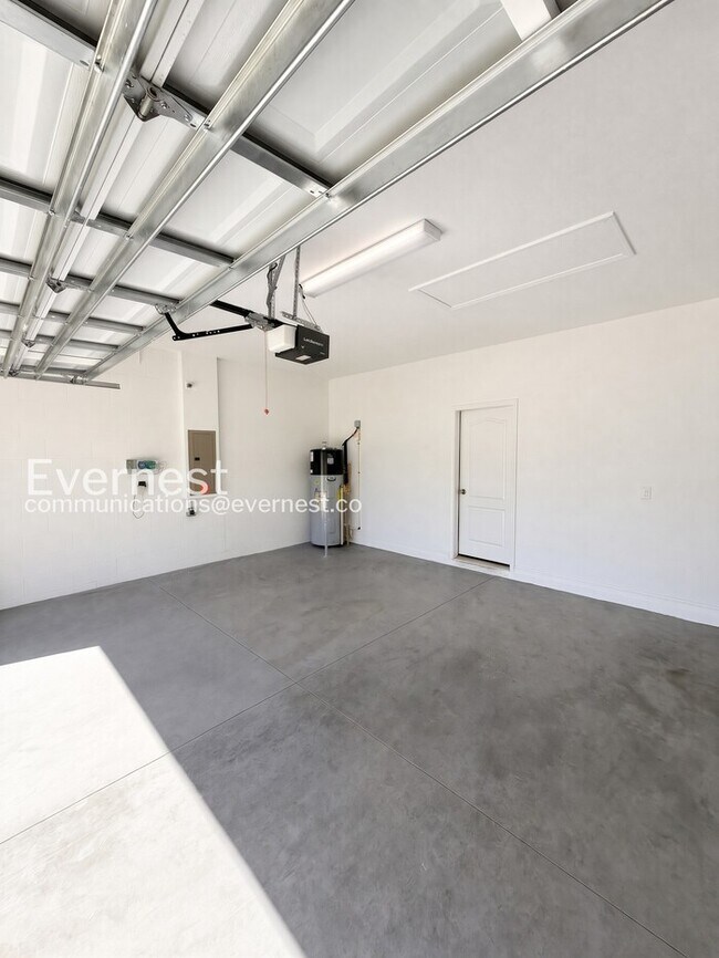 Building Photo - 4 Bed & 3 Bath Home with Fenced Yard and Modern Amenities / Voucher Accepted / No Pets Allowed / ...
