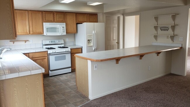 Building Photo - ONLY $2,850 PER MONTH FOR THIS SPACIOUS RANCH STYLE HOME -  2056 SQ FT / 3BDRM/2BATH/3GARAGE ON O...