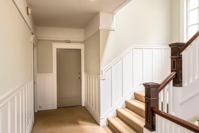 Building Photo - 1081 Pine St