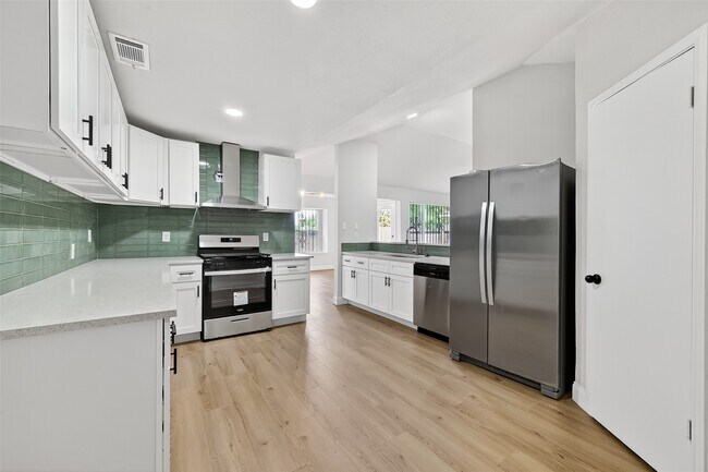 Building Photo - 5530 Oak Falls Dr