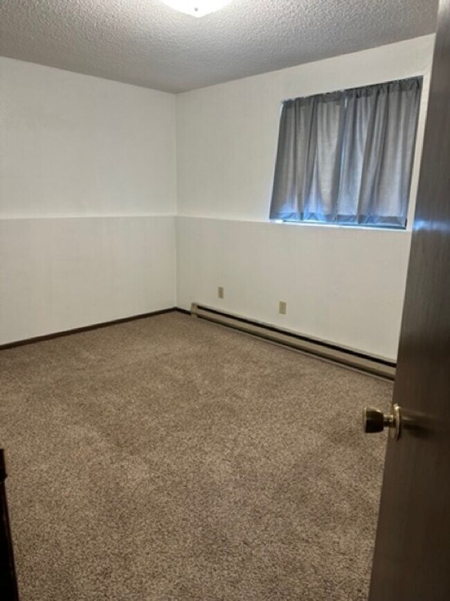 Building Photo - 4979-823/825 2nd St Duplex
