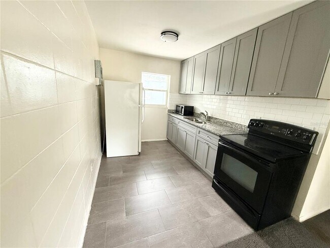 Building Photo - 639 Ramona Ln