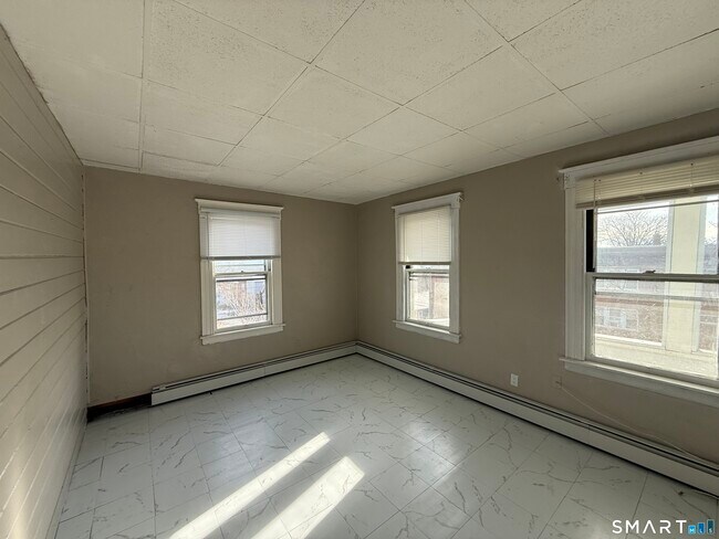 Building Photo - 154 Daly Ave