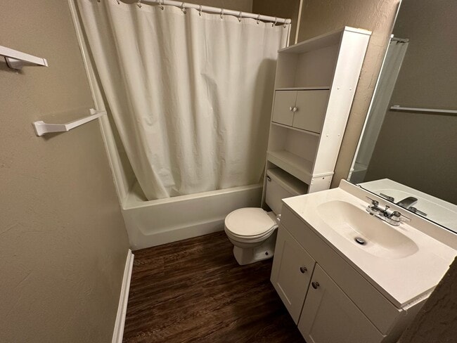 Building Photo - NE Tallahassee Melody Hills unit avail now!