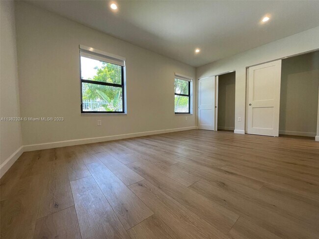 Building Photo - 4736 NW 15th Ct