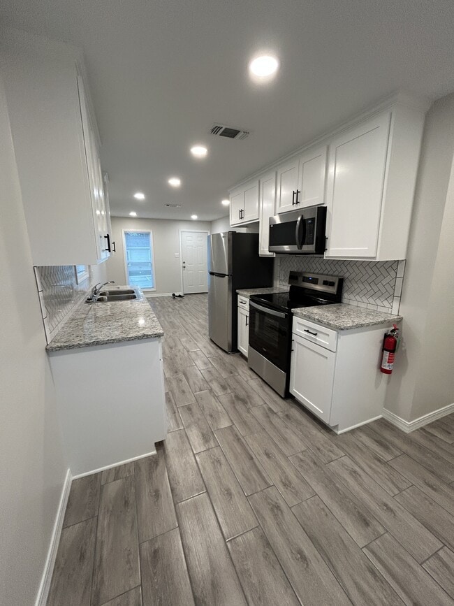 Building Photo - 2515 Kavanaugh Rd