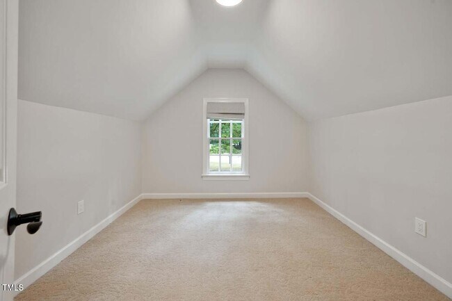 Building Photo - 1202 Summerville Ln