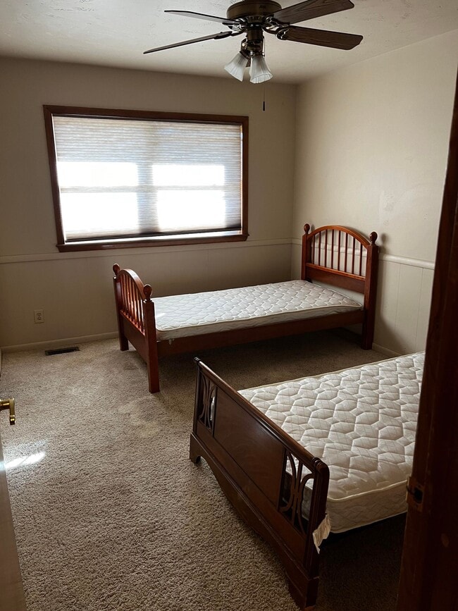 Building Photo - 1001 W Will Rogers Dr