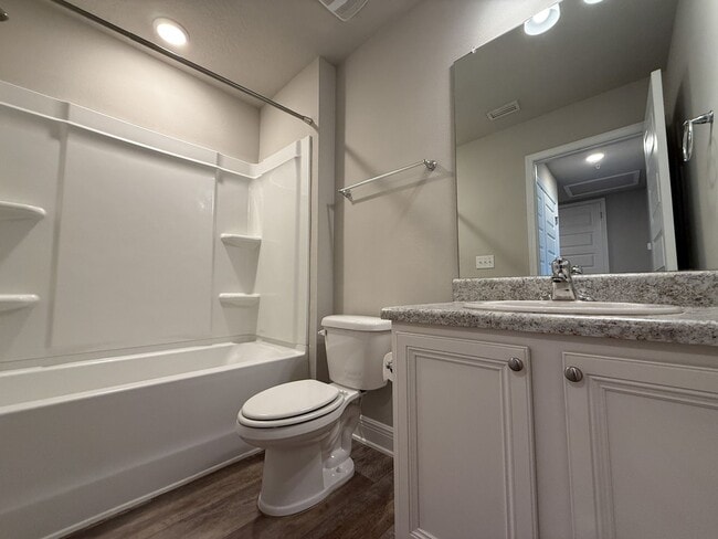 Building Photo - 3 bedroom 2.5 bath townhome tucked inside ...