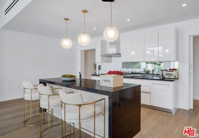 Building Photo - 9000 W 3rd St