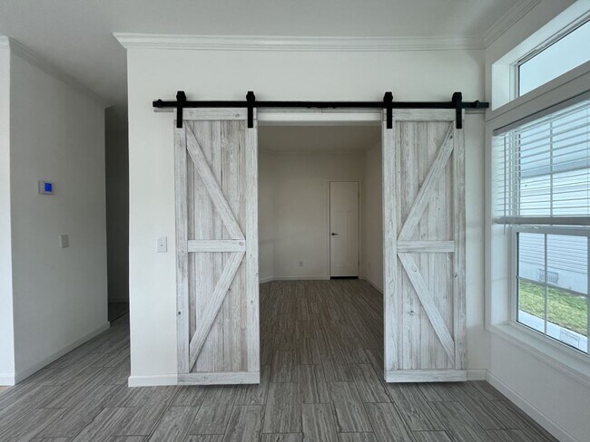 Building Photo - 557 Bimini Cay Cir