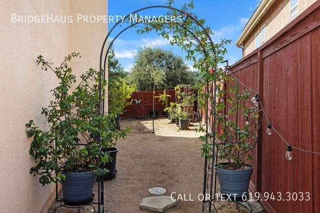 Building Photo - 10252 Oak Spur Way