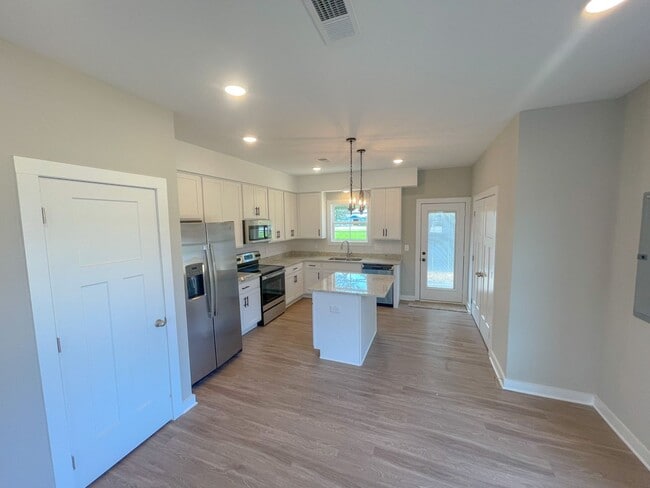 Building Photo - Brand New Home