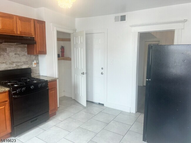 Building Photo - 21 Tillinghast St