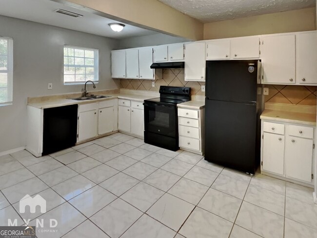 Building Photo - 450 Fairburn Rd NW