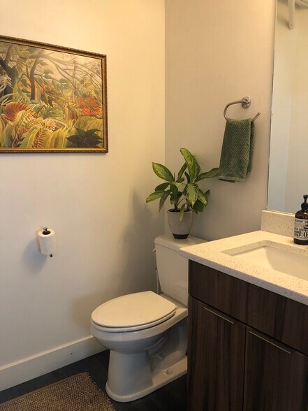 Building Photo - 360 W 300 S