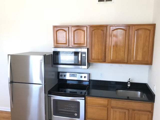 Building Photo - 606 N Roan St