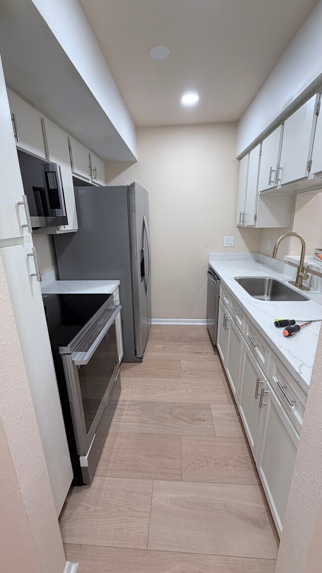 Building Photo - 8435 Hearth Dr