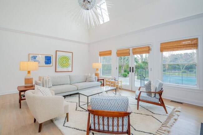 Building Photo - 15 S Hill St