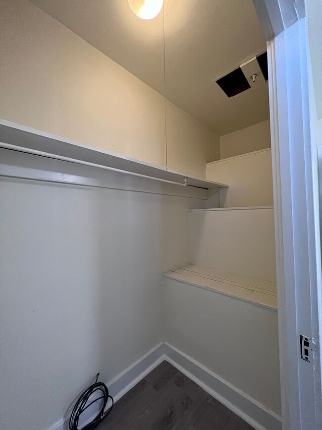 Building Photo - Updated 2BR 1 bath house for rent